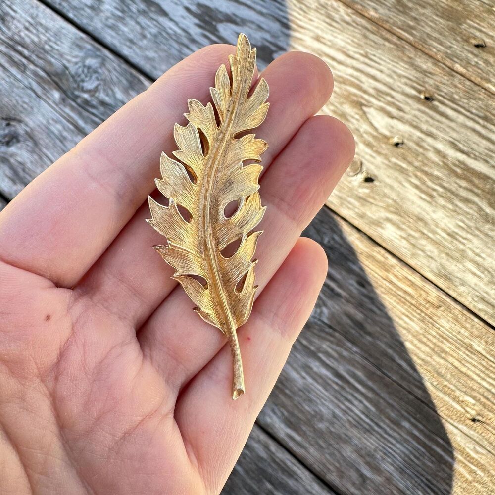 Vintage Jewelry Gold Tone Coro Leaf 1961 Coro